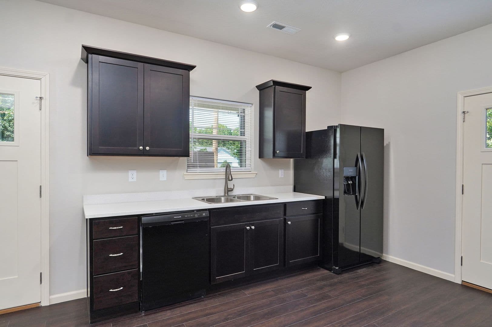 Springfield Apartment: 1320 E Elm