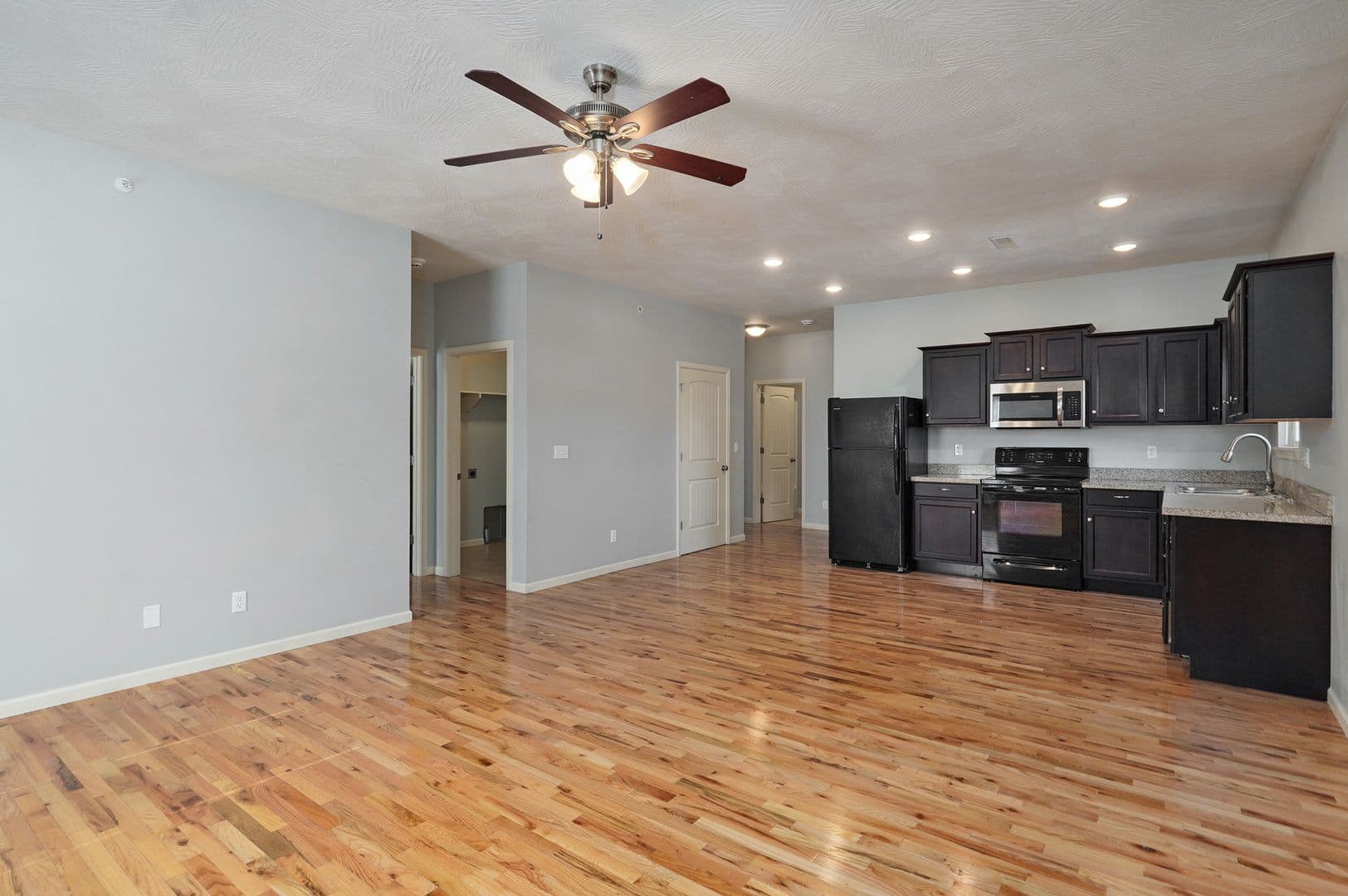 Springfield Apartment: 1325 E Cherry