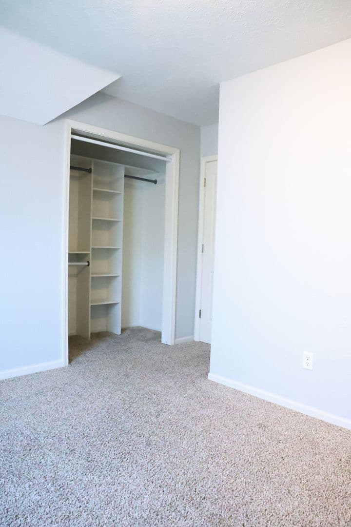 Springfield Apartment: 608 W Mt Vernon