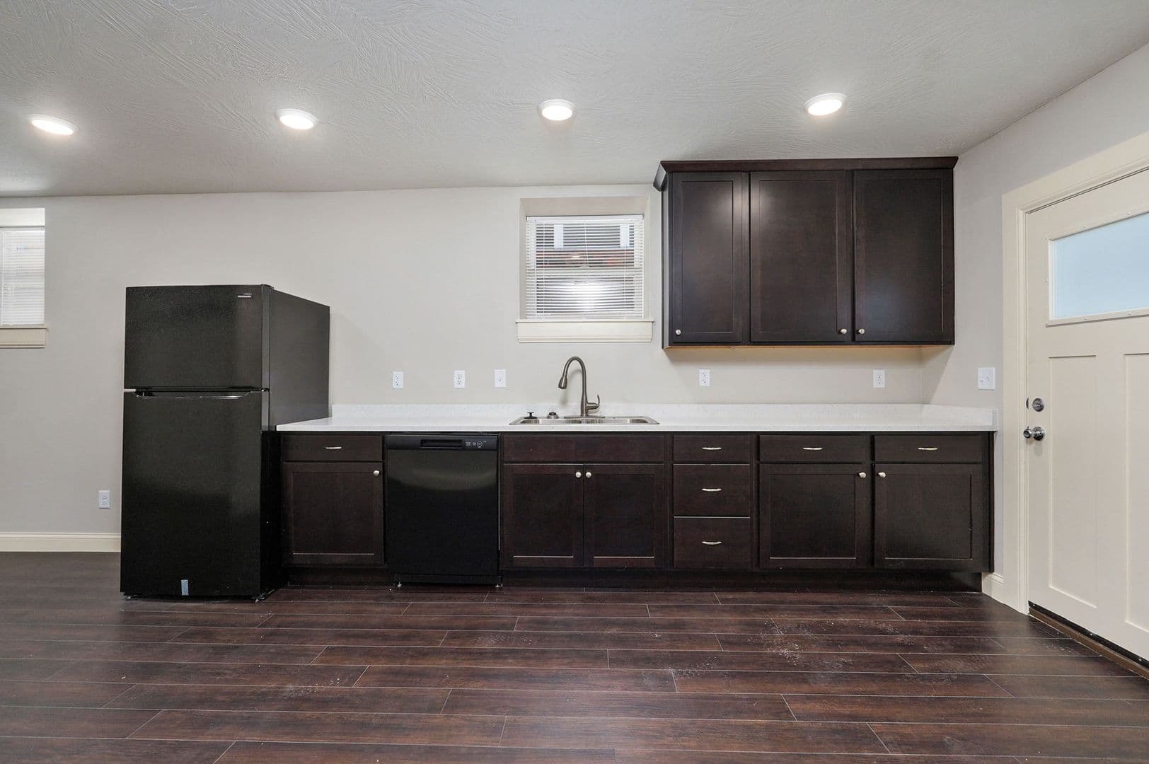 Springfield Apartment: 920 E Walnut St