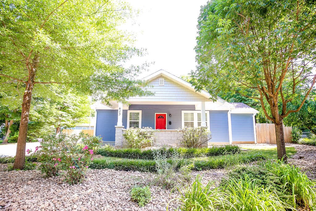 Springfield House: 615 E. Meadowmere