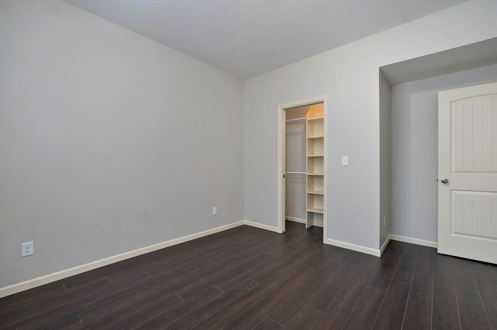 Springfield Apartment: 631 S Grant
