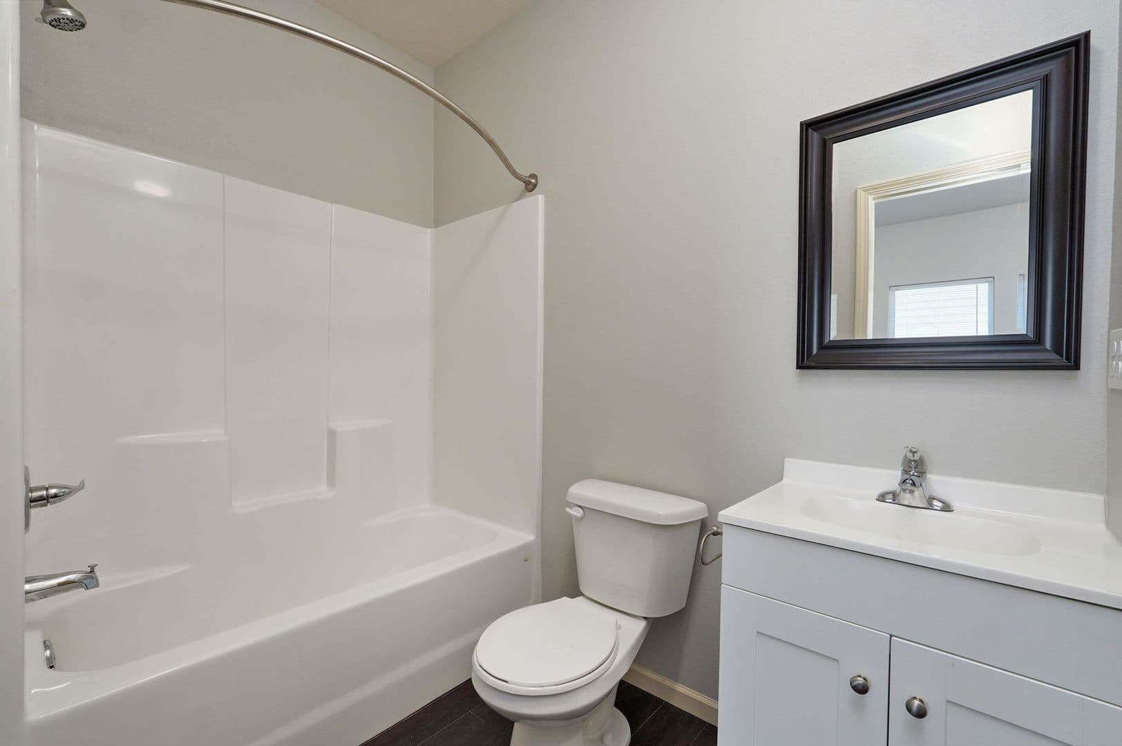 Springfield Apartment: 717 S Grant ave