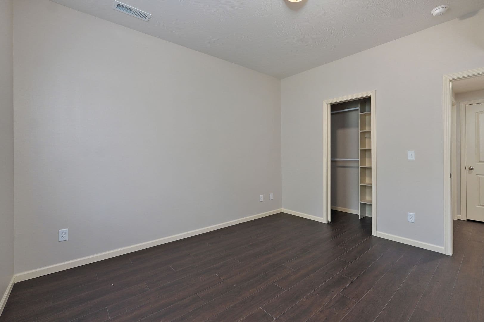 Springfield Apartment: 1320 E Elm