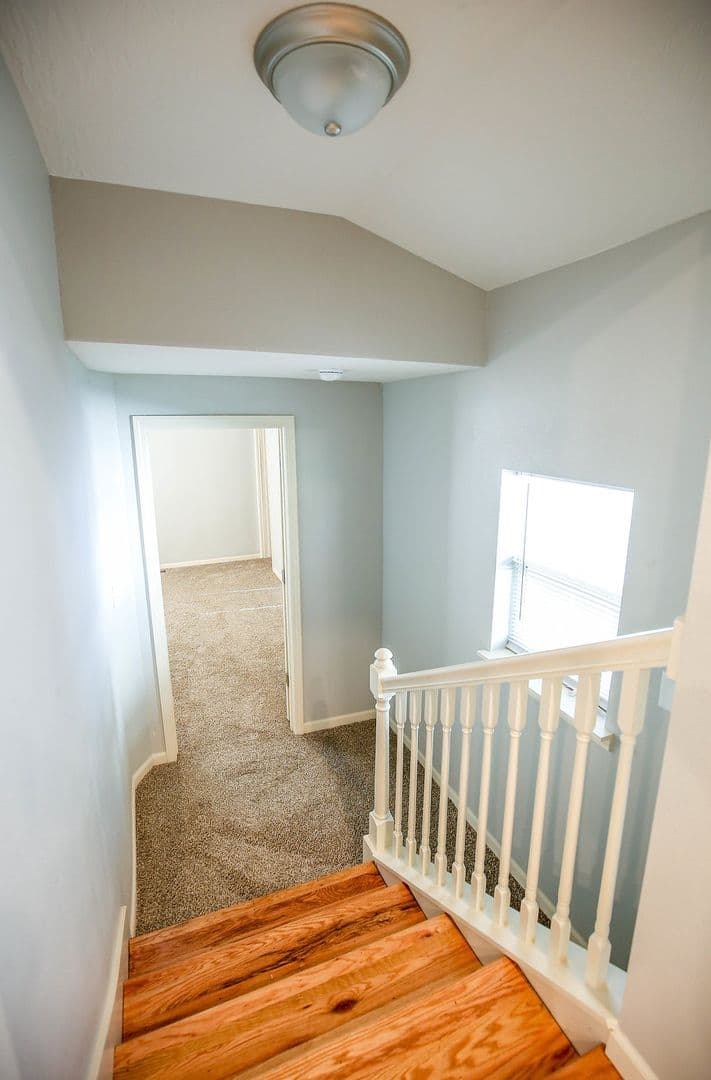 Springfield House: 926 E Loren
