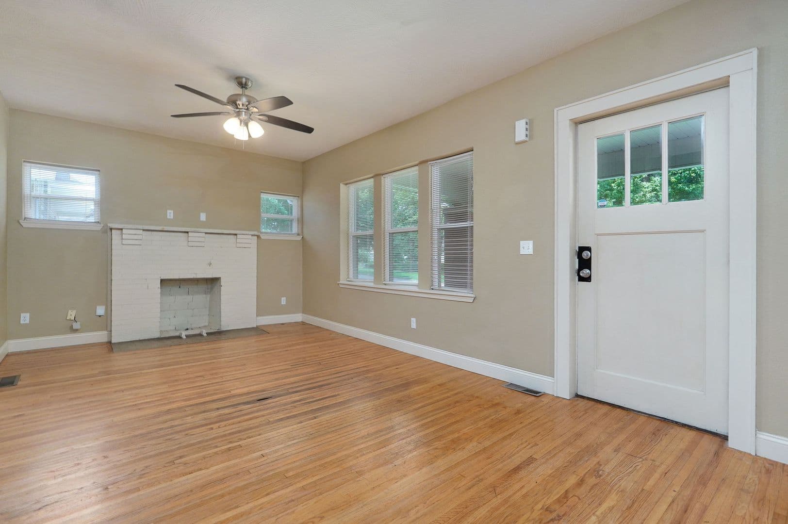 Springfield House: 631 S Kickapoo