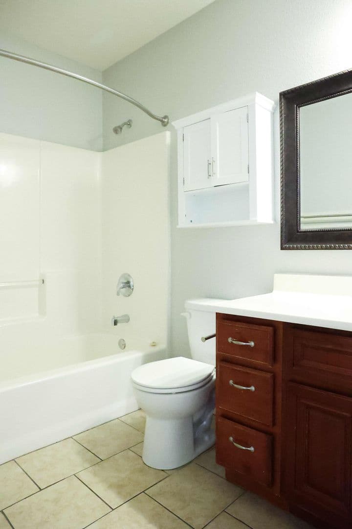 Springfield Apartment: 608 W Mt Vernon