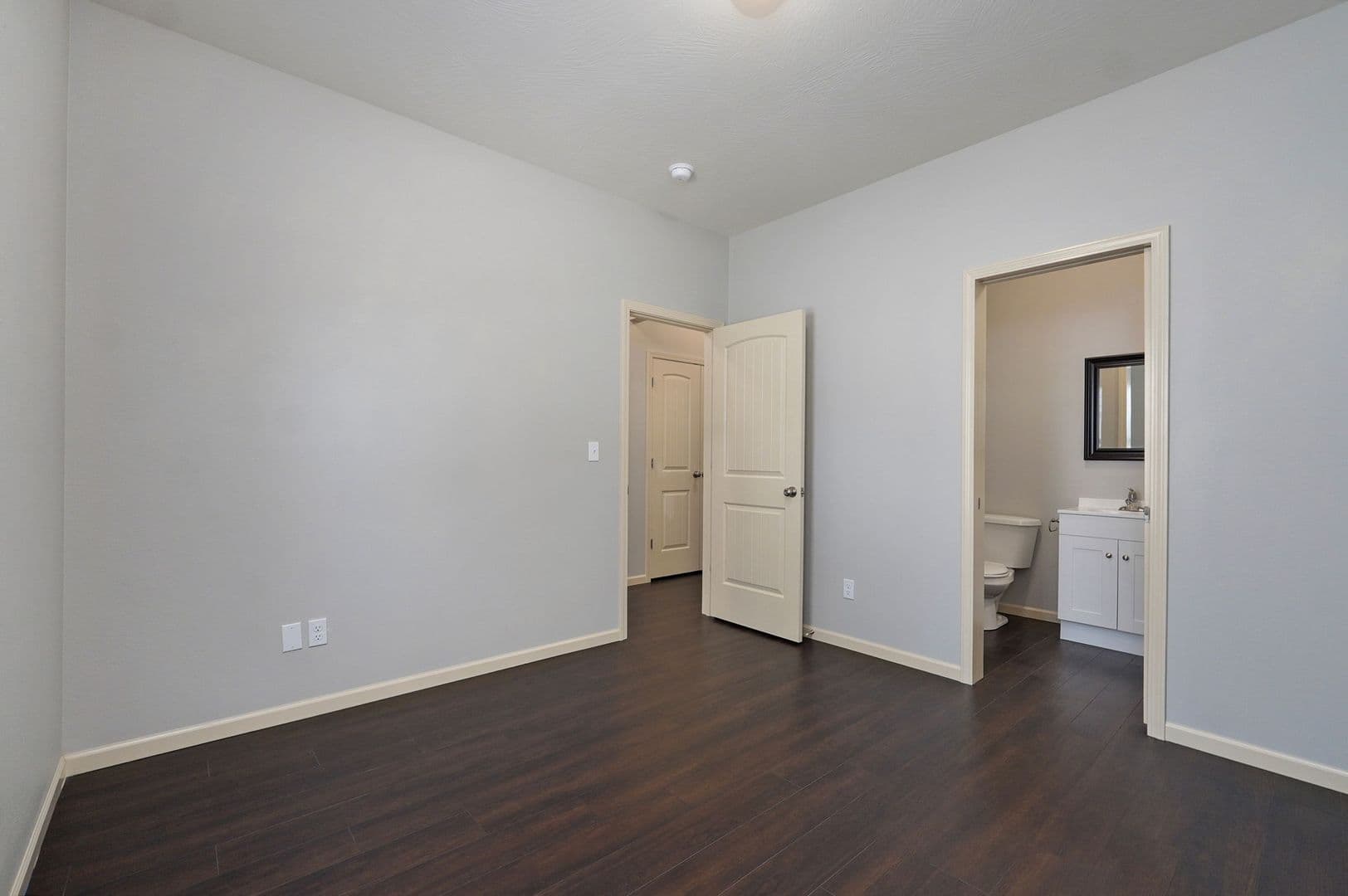 Springfield Apartment: 717 S Grant ave