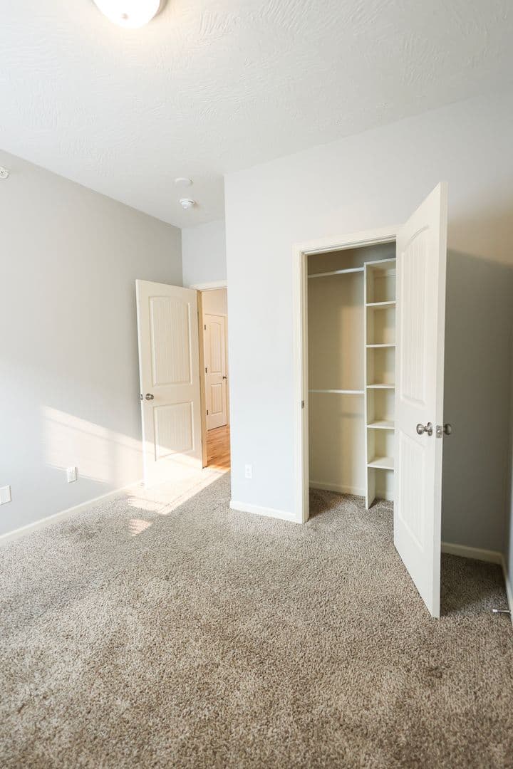 Springfield Apartment: 1325 E Cherry