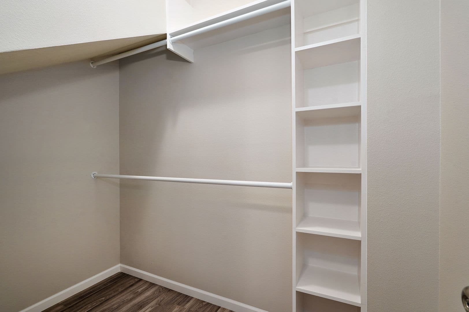 Springfield Apartment: 323 S Florence Ave