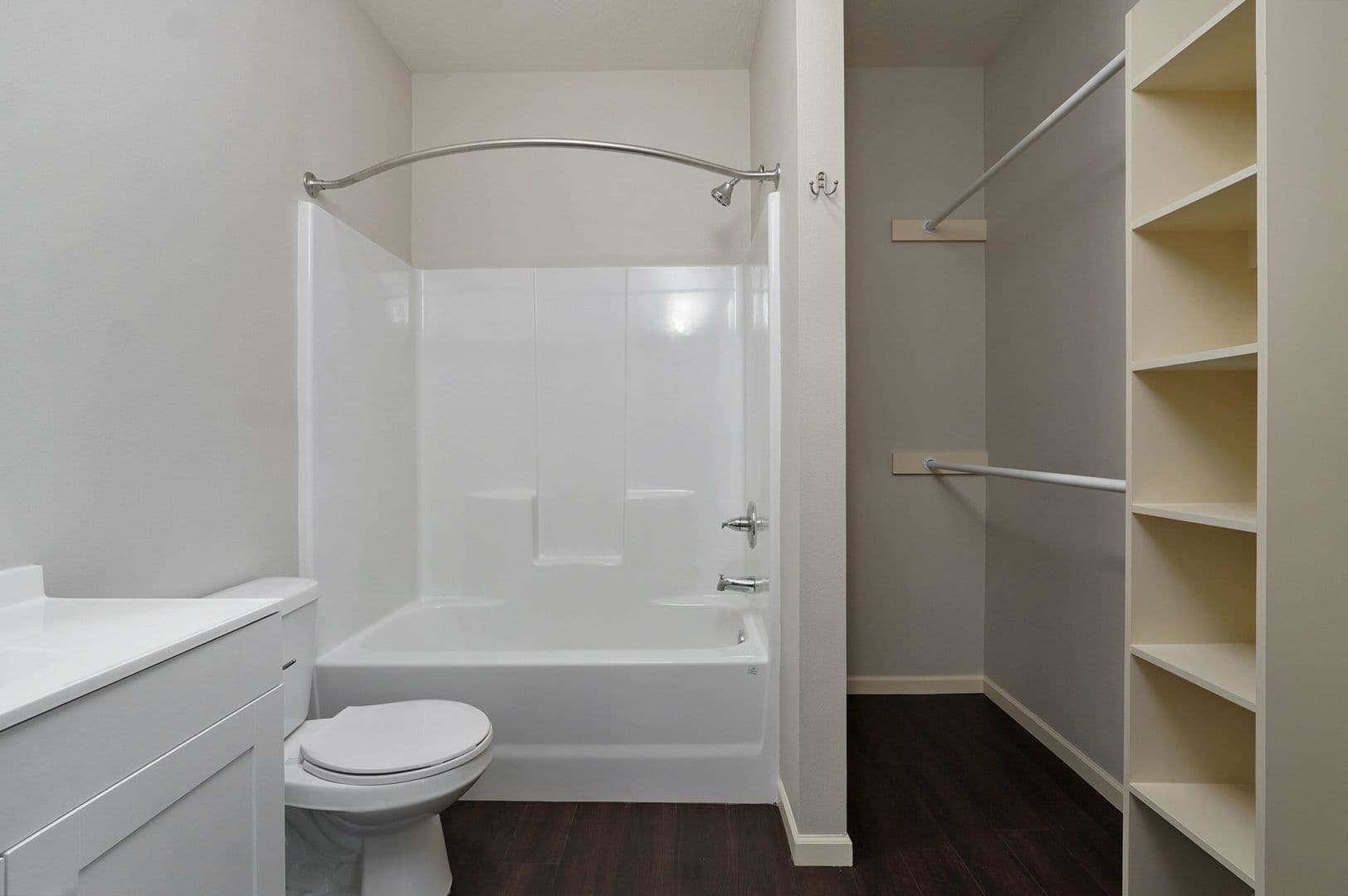 Springfield Apartment: 1320 E Elm