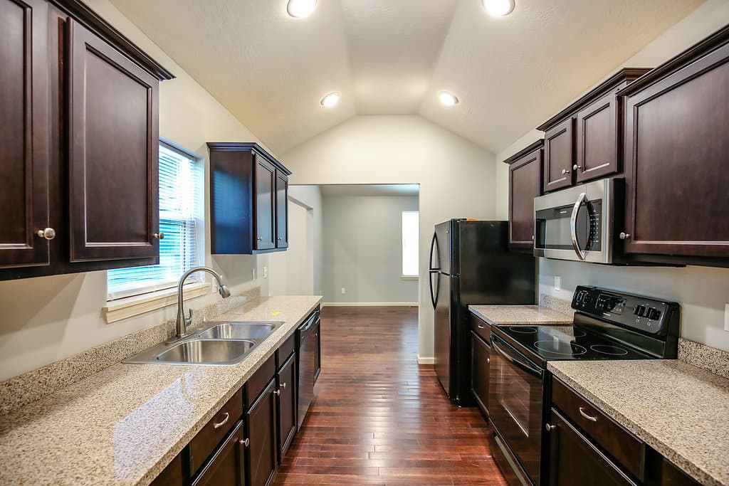 Springfield House: 615 E. Meadowmere