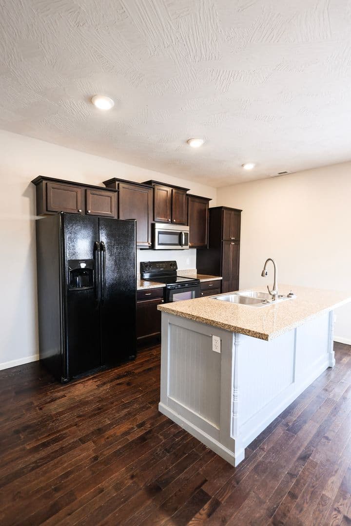 Springfield Apartment: 414 E Harrison
