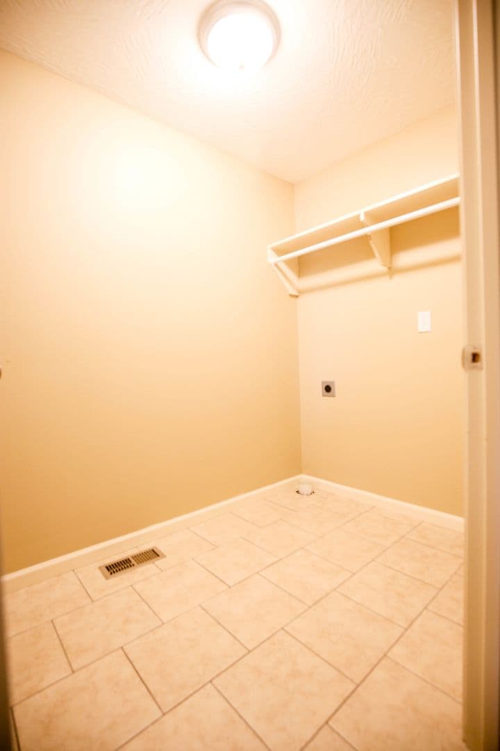 Springfield Apartment: 414 E Harrison