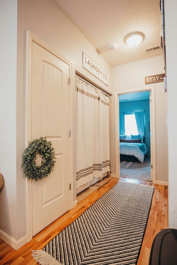 Springfield Apartment: 1325 E Cherry