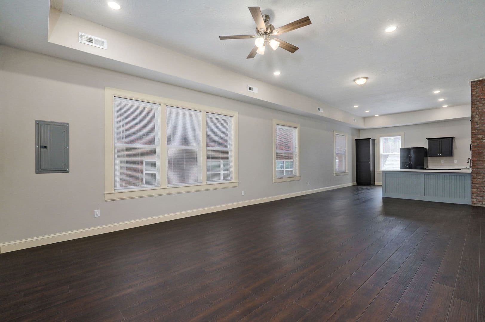 Springfield Apartment: 920 E Walnut St