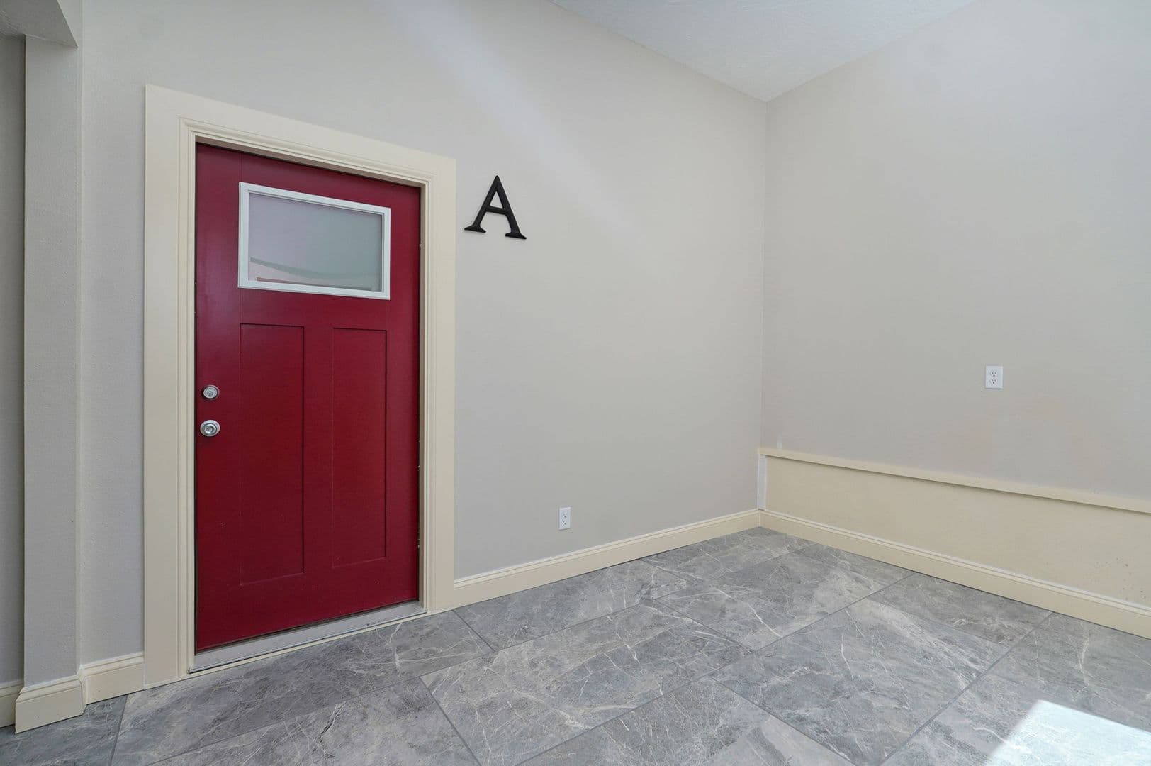 Springfield Apartment: 920 E Walnut St