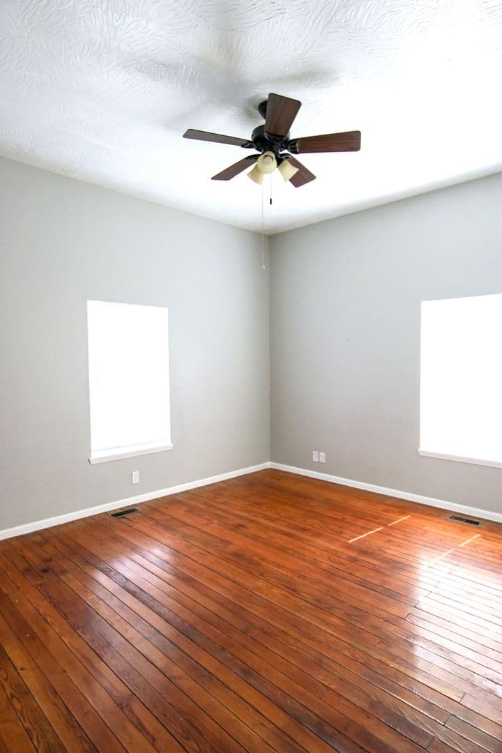 Springfield House: 613 S Main Ave