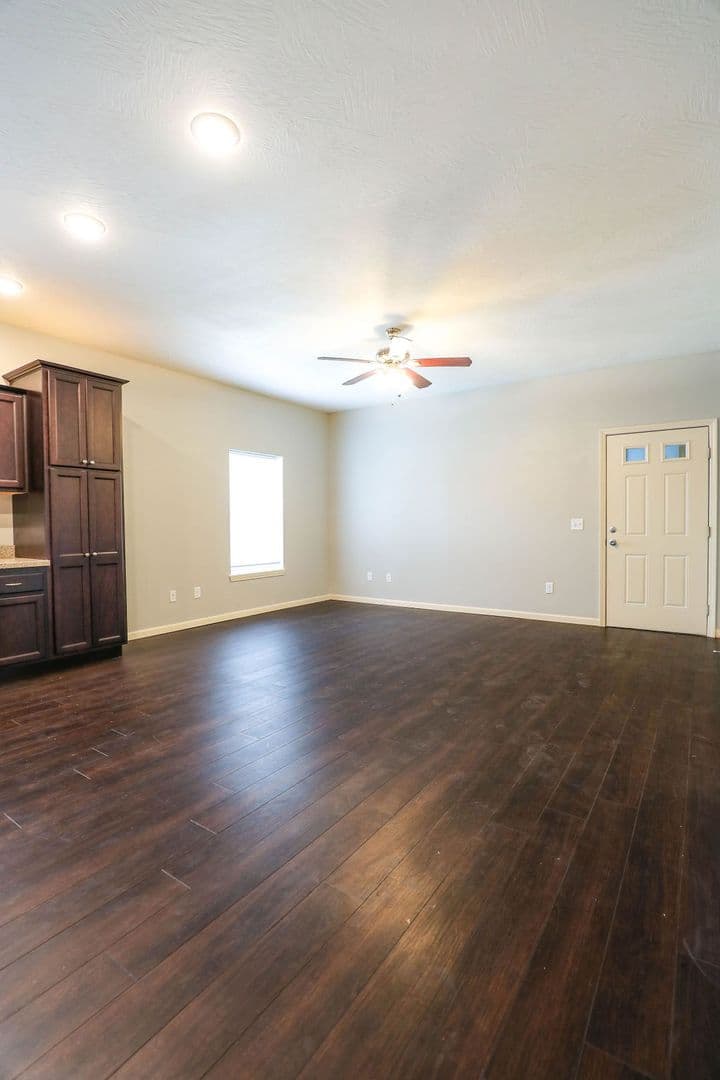Springfield Apartment: 600 E Harrison