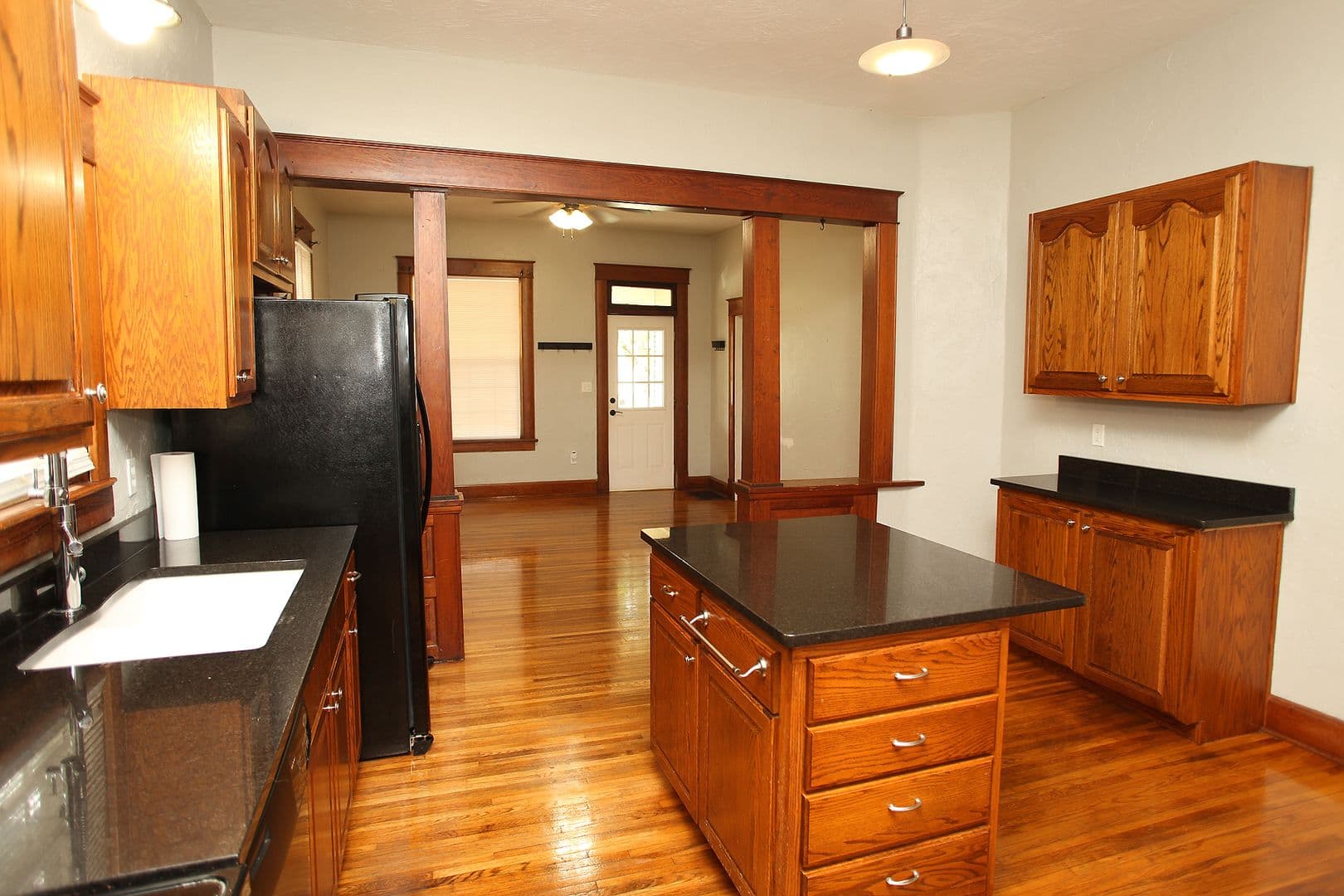 Springfield House: 1037 W State St