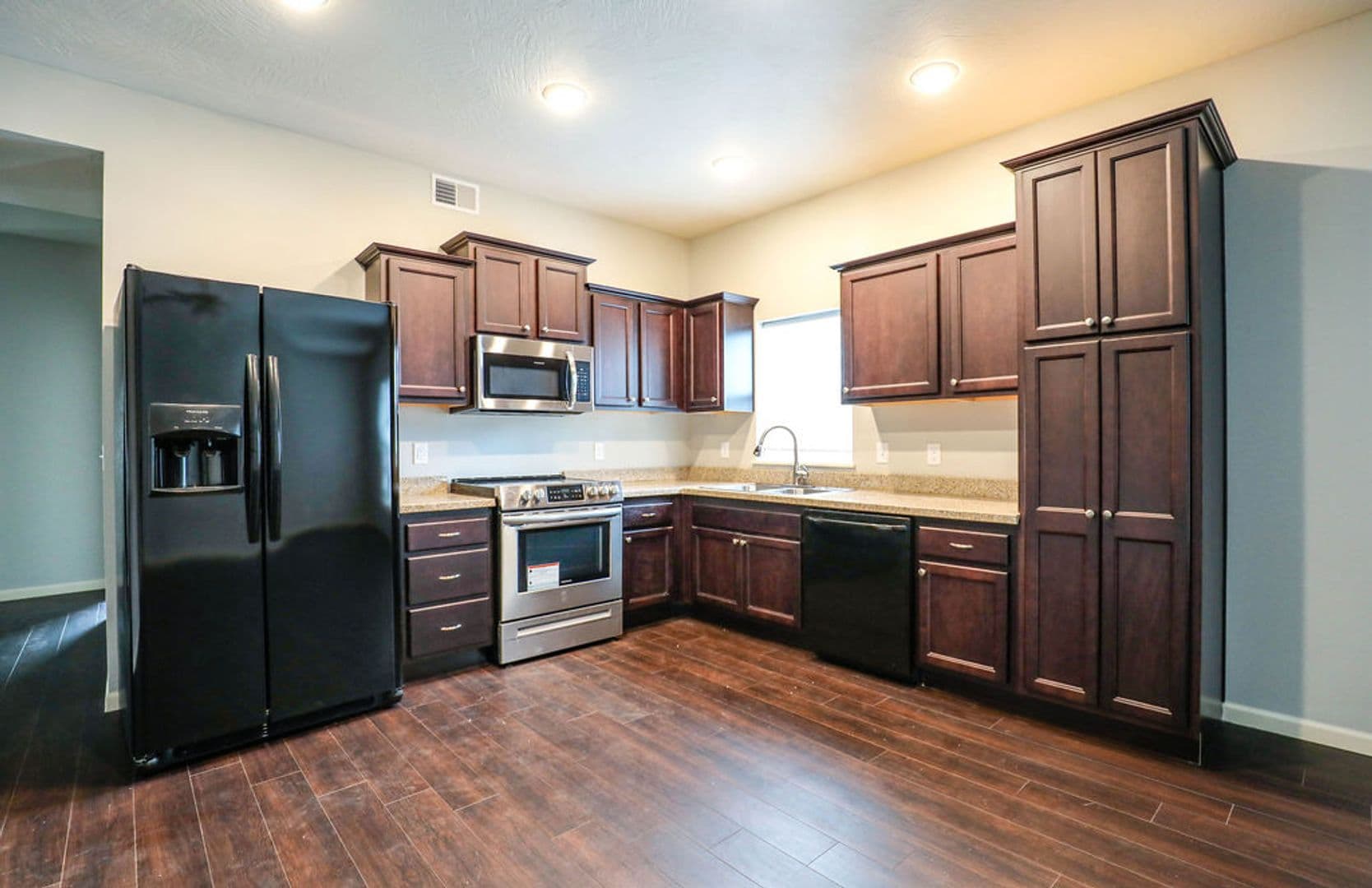 Springfield Apartment: 600 E Harrison