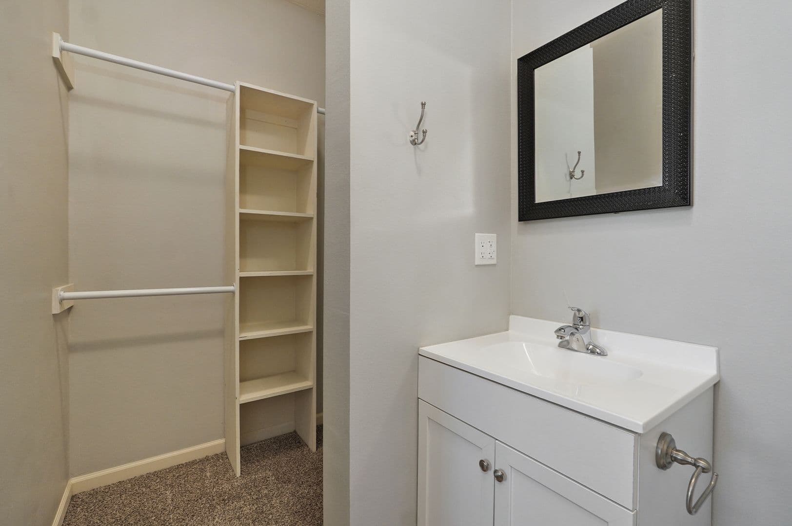 Springfield Apartment: 1325 E Cherry