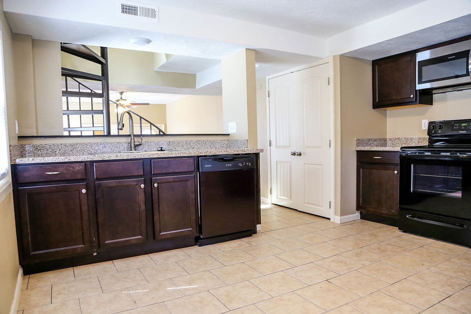 Springfield Apartment: 512 S. Main