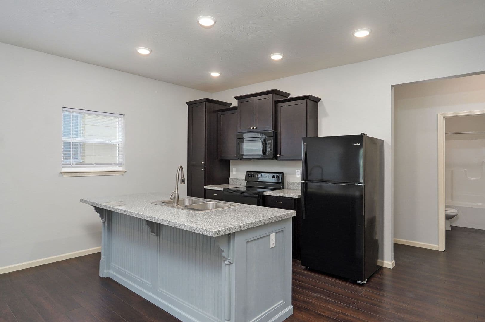 Springfield Apartment: 717 S Grant ave