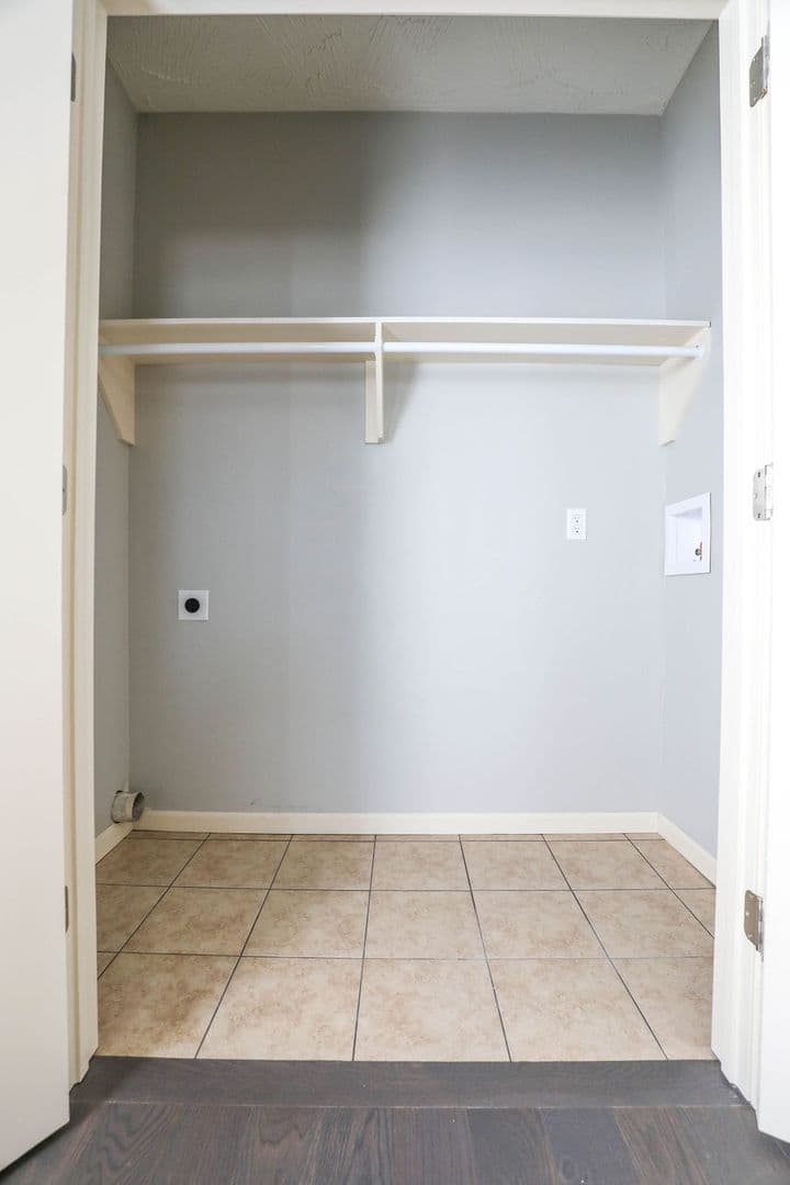 Springfield Apartment: 1351 E. Cherry