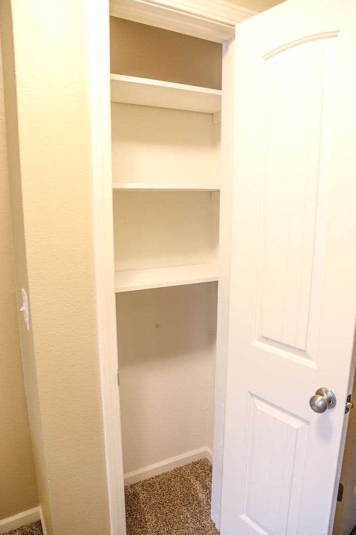 Springfield Apartment: 512 S. Main