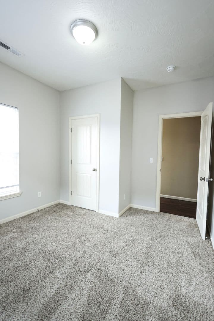 Springfield Apartment: 414 E Harrison