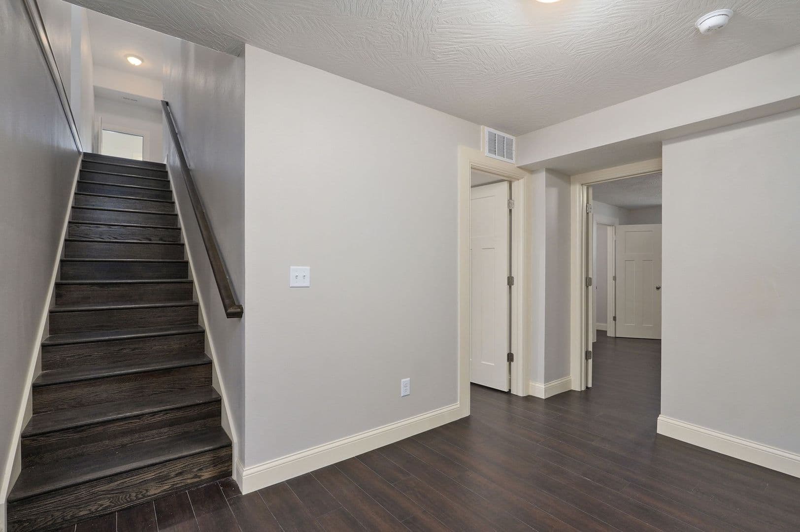Springfield Apartment: 920 E Walnut St