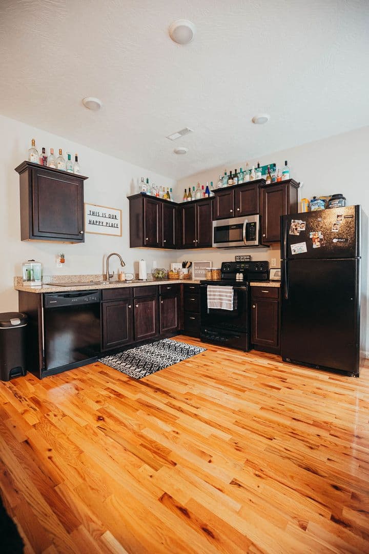 Springfield Apartment: 1325 E Cherry