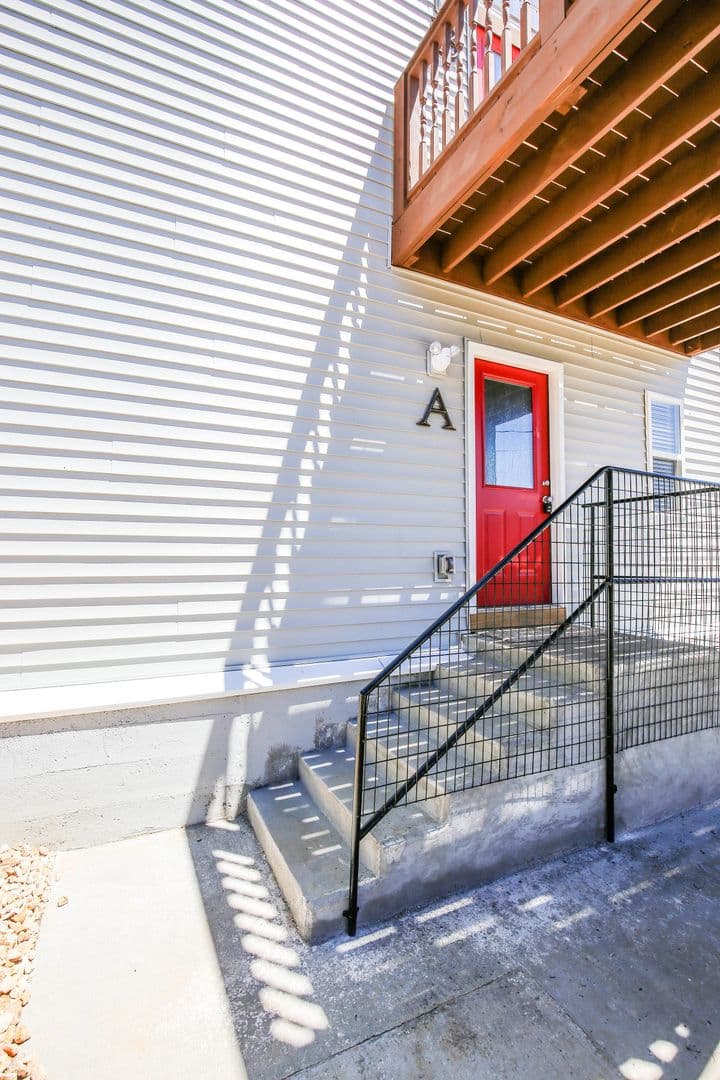 Springfield Apartment: 414 E Harrison