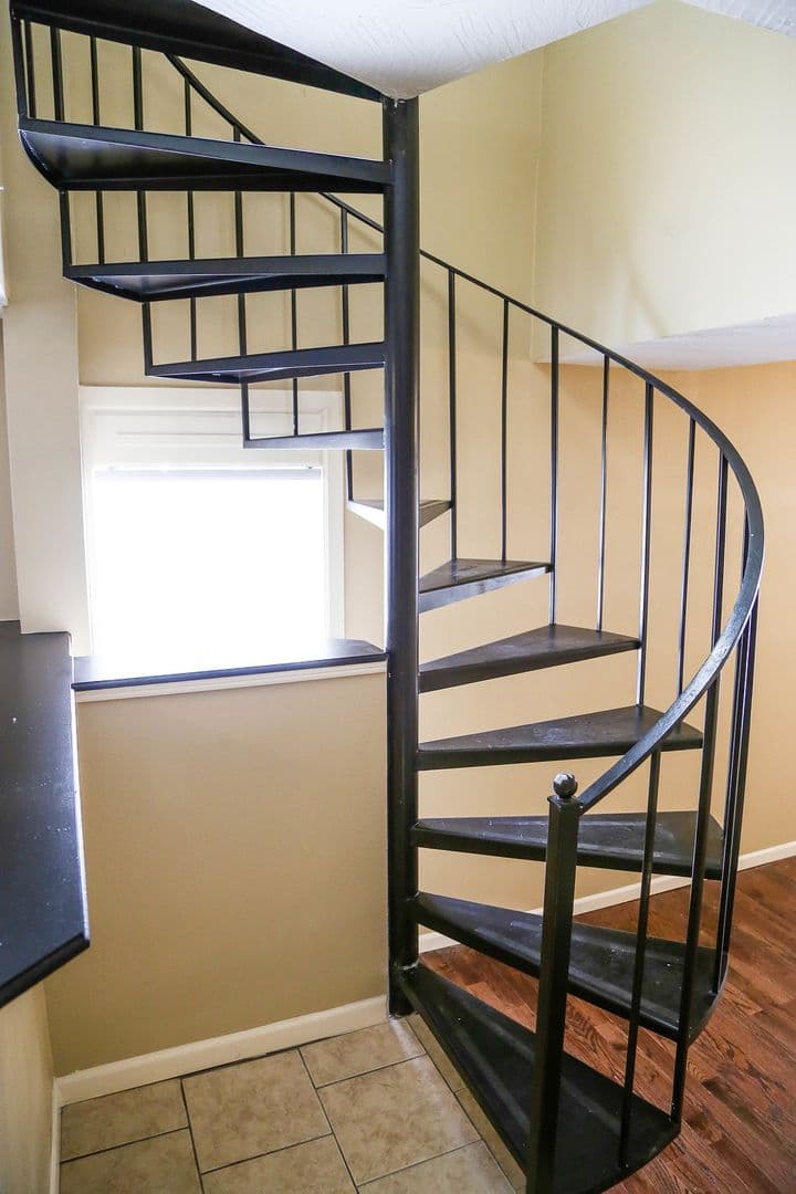 Springfield Apartment: 512 S. Main