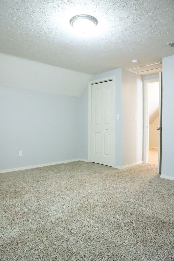 Springfield Apartment: 608 W Mt Vernon
