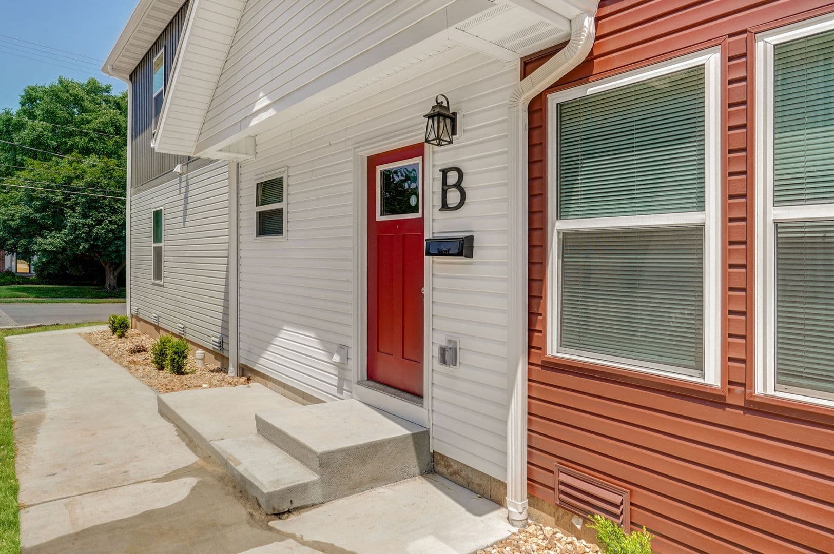 Springfield Apartment: 1320 E Elm