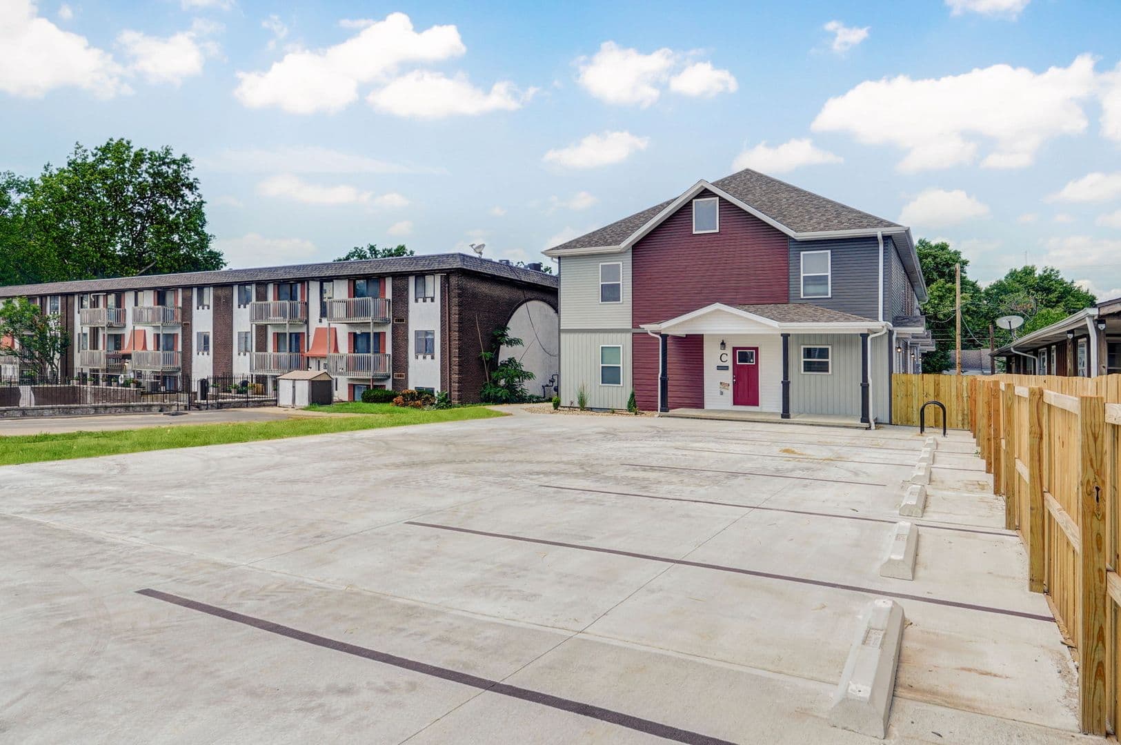 Springfield Apartment: 1320 E Elm