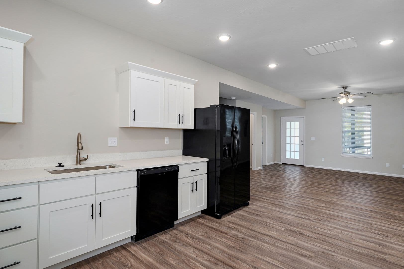 Springfield Apartment: 323 S Florence Ave