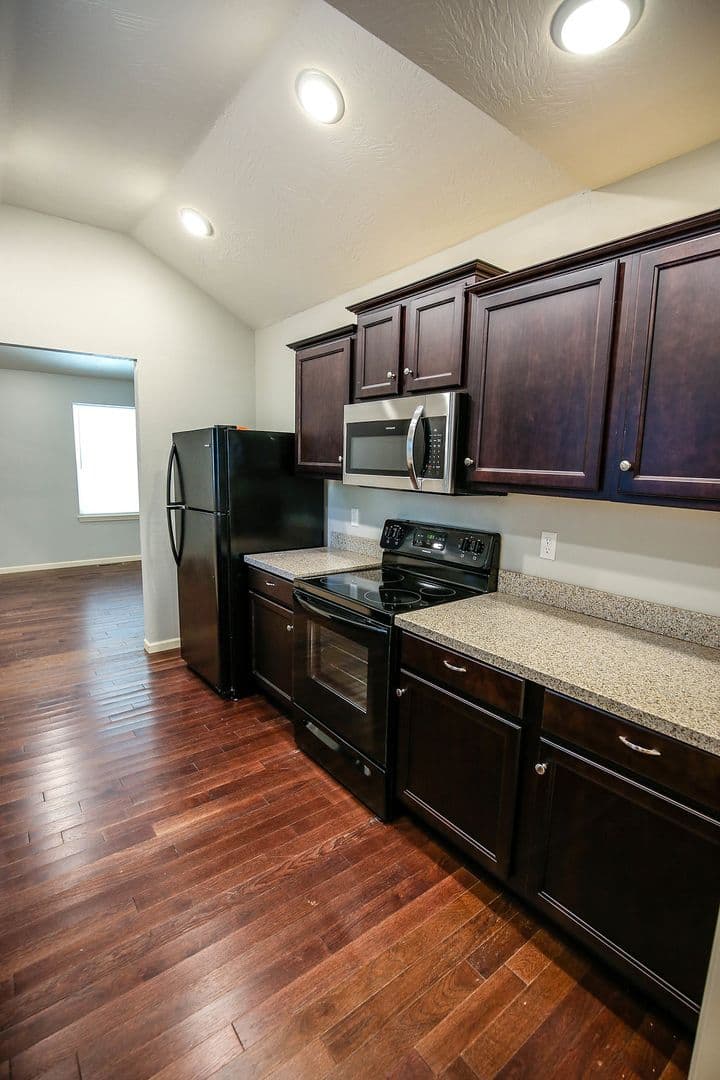 Springfield House: 615 E. Meadowmere