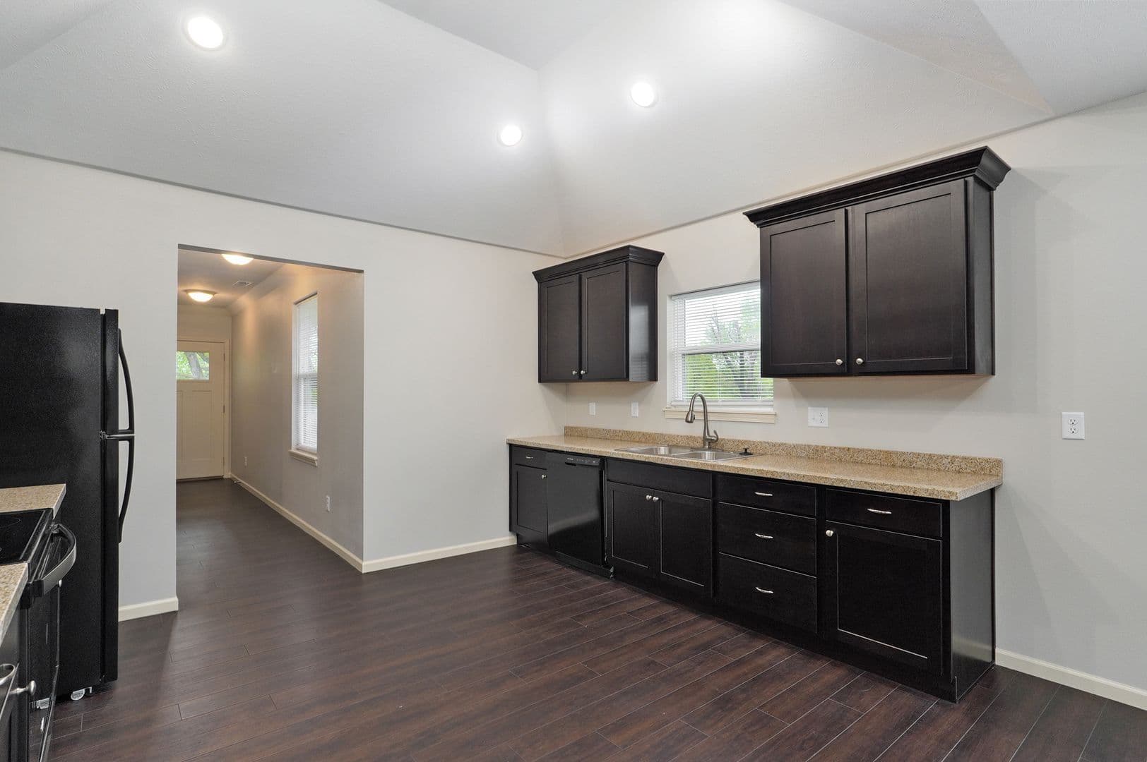 Springfield Apartment: 631 S Grant