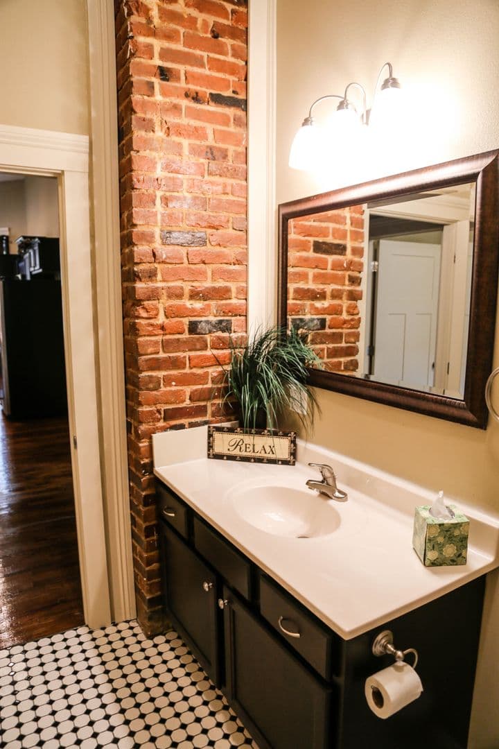 Springfield Apartment: 1144 E Walnut