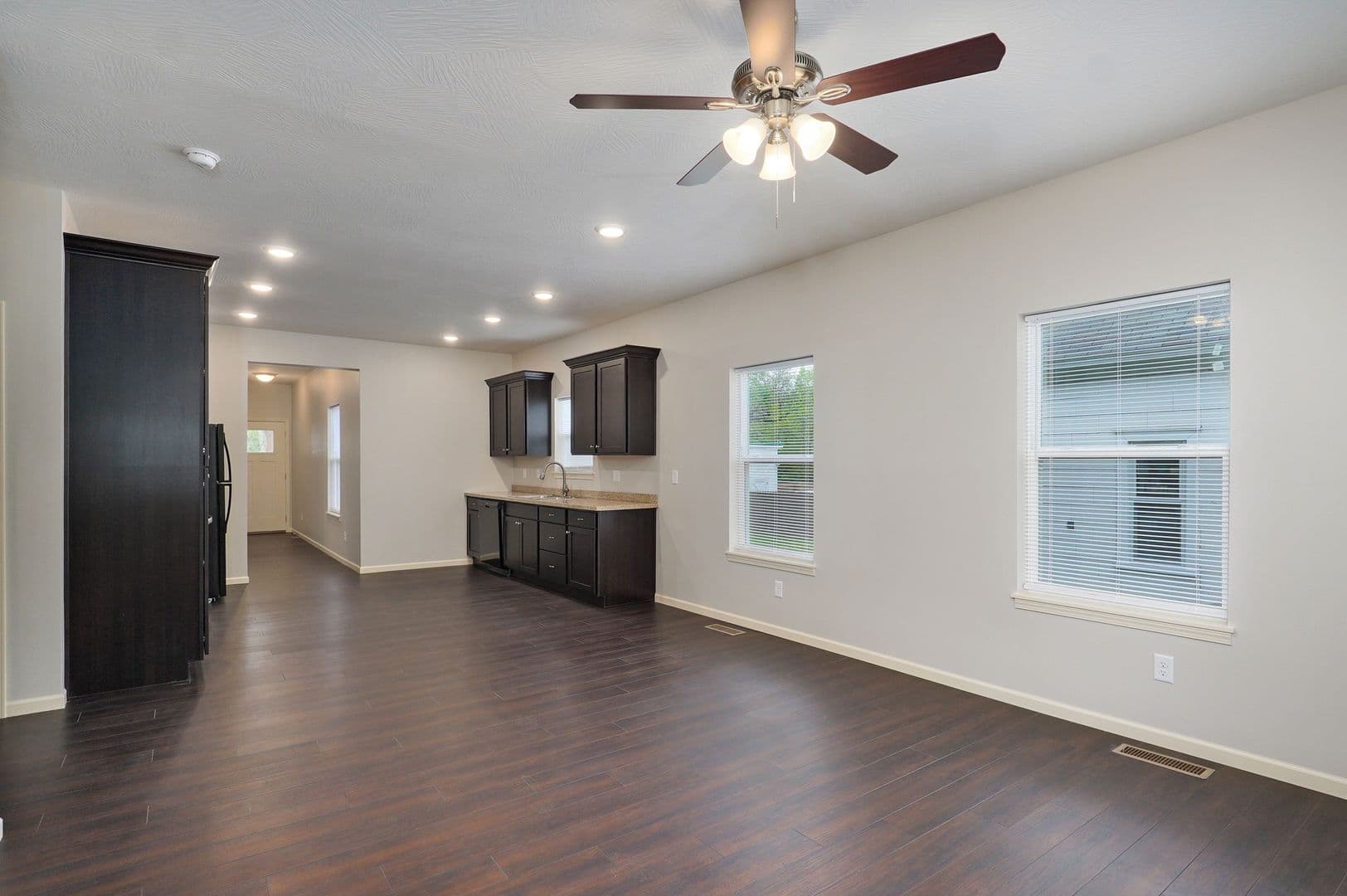 Springfield Apartment: 631 S Grant