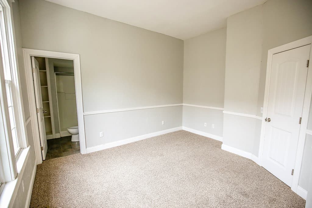 Springfield House: 1037 W State St