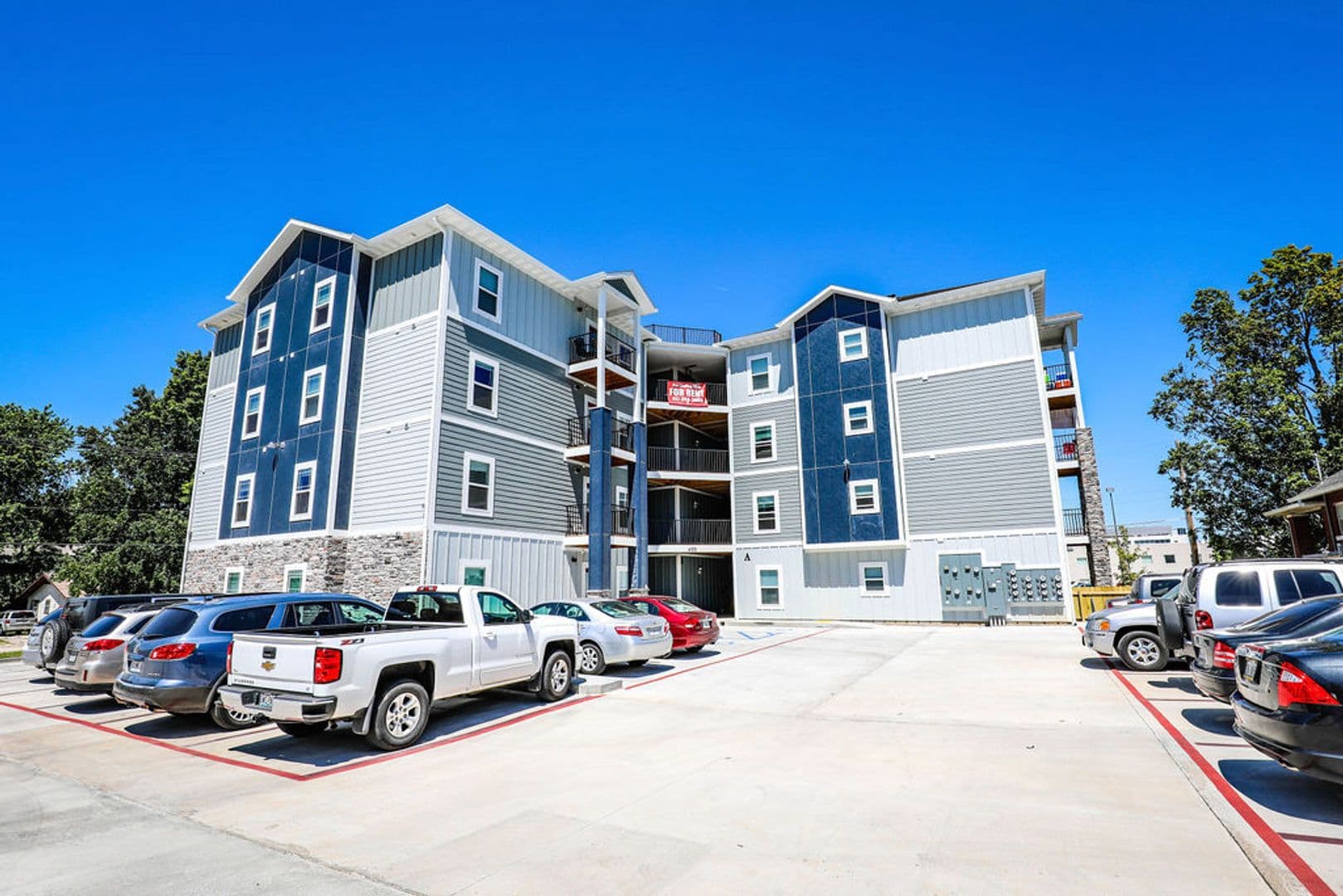 Springfield Apartment: 600 E Harrison