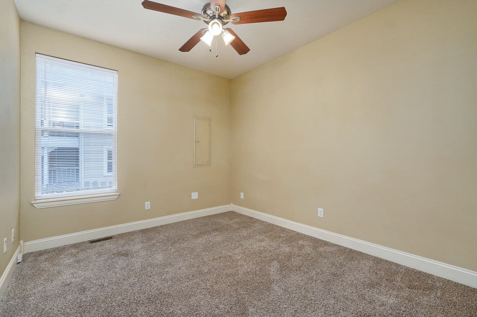 Springfield Apartment: 1144 E Walnut