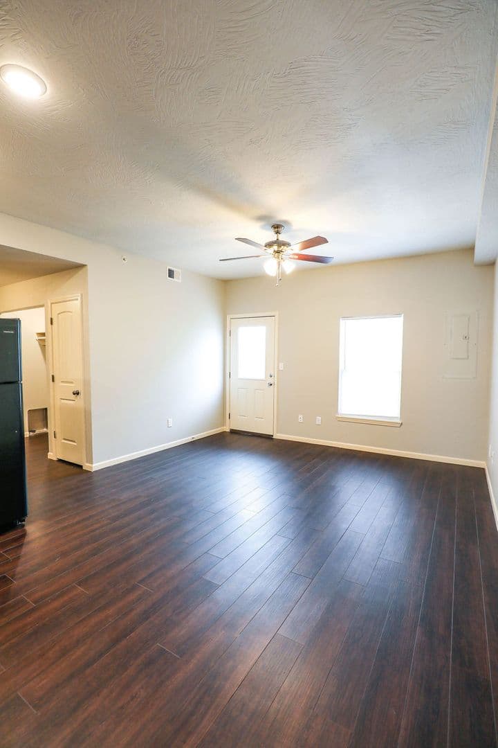 Springfield Apartment: 600 E Harrison