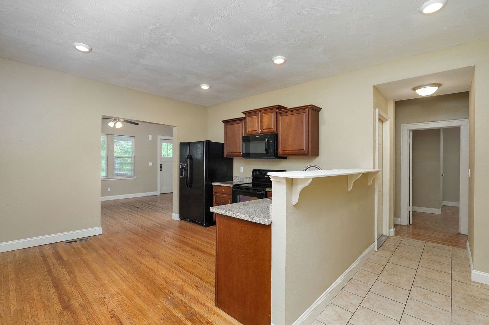 Springfield House: 631 S Kickapoo