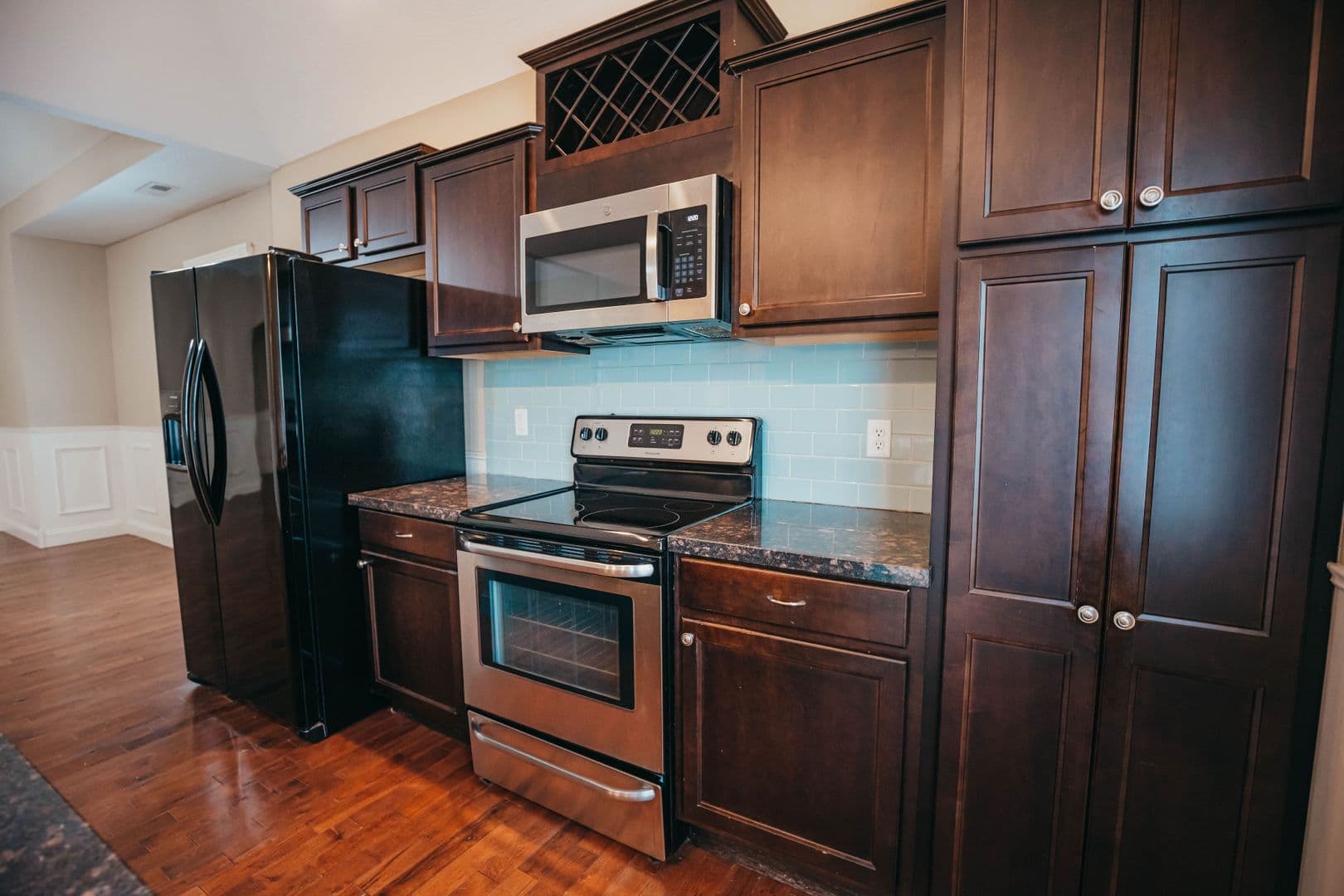 Springfield Apartment: 1046 E Walnut
