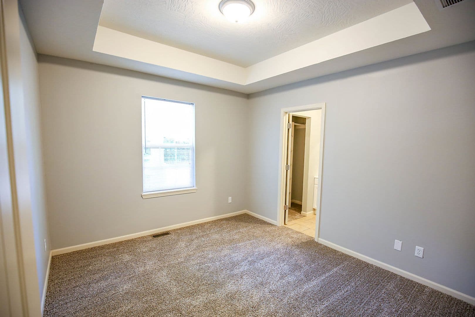 Springfield House: 615 E. Meadowmere
